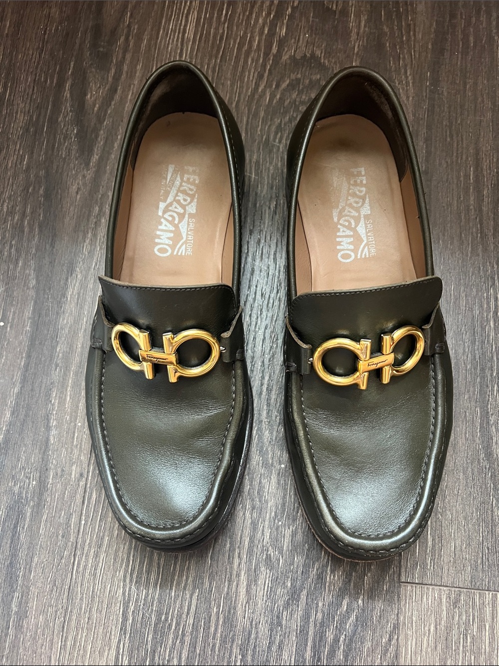 Salvatore Ferragamo Rolo Leather Loafers in Muschio Calf size 6.5 EEE